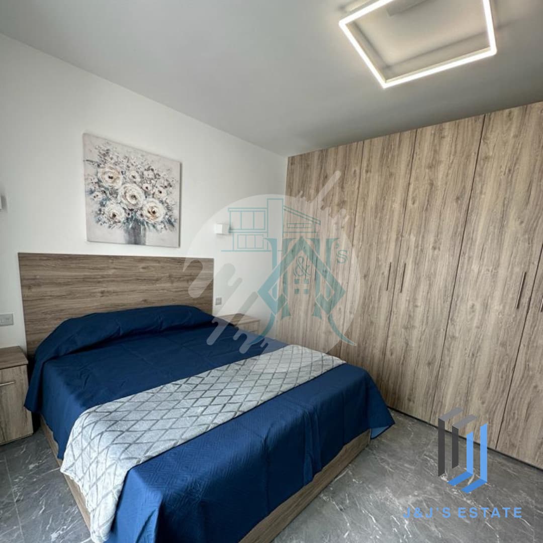 Elegant Duplex Penthouse in Mgarr · 11