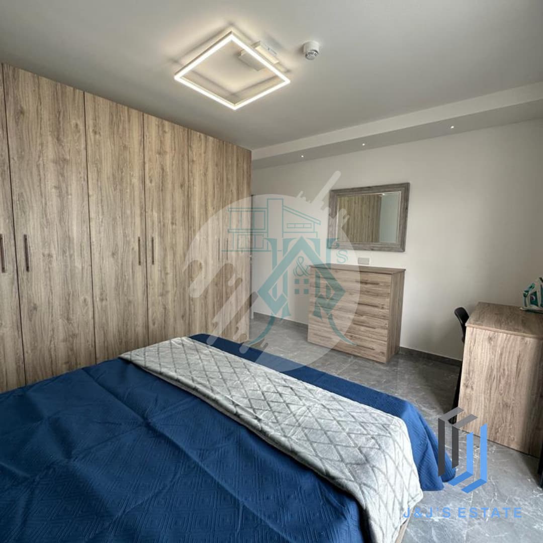 Elegant Duplex Penthouse in Mgarr · 12