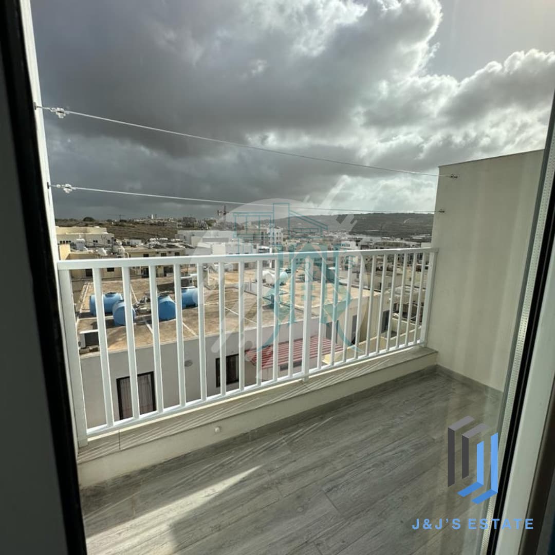Elegant Duplex Penthouse in Mgarr · 15