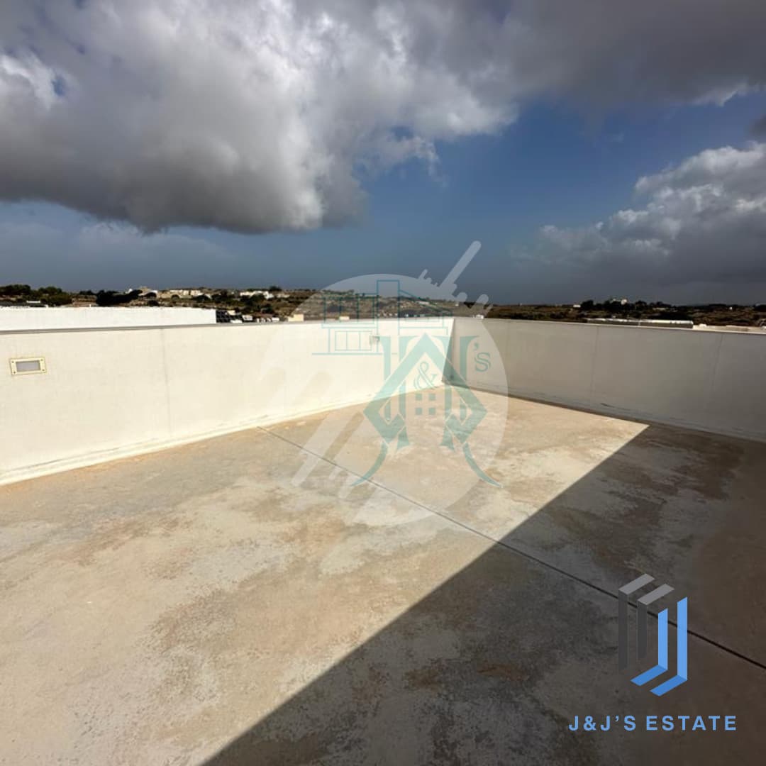 Elegant Duplex Penthouse in Mgarr · 17