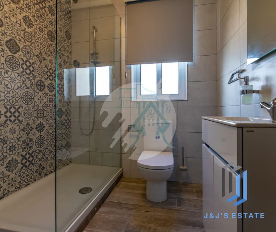 Stylish Apartment in St. Julian’s · 4