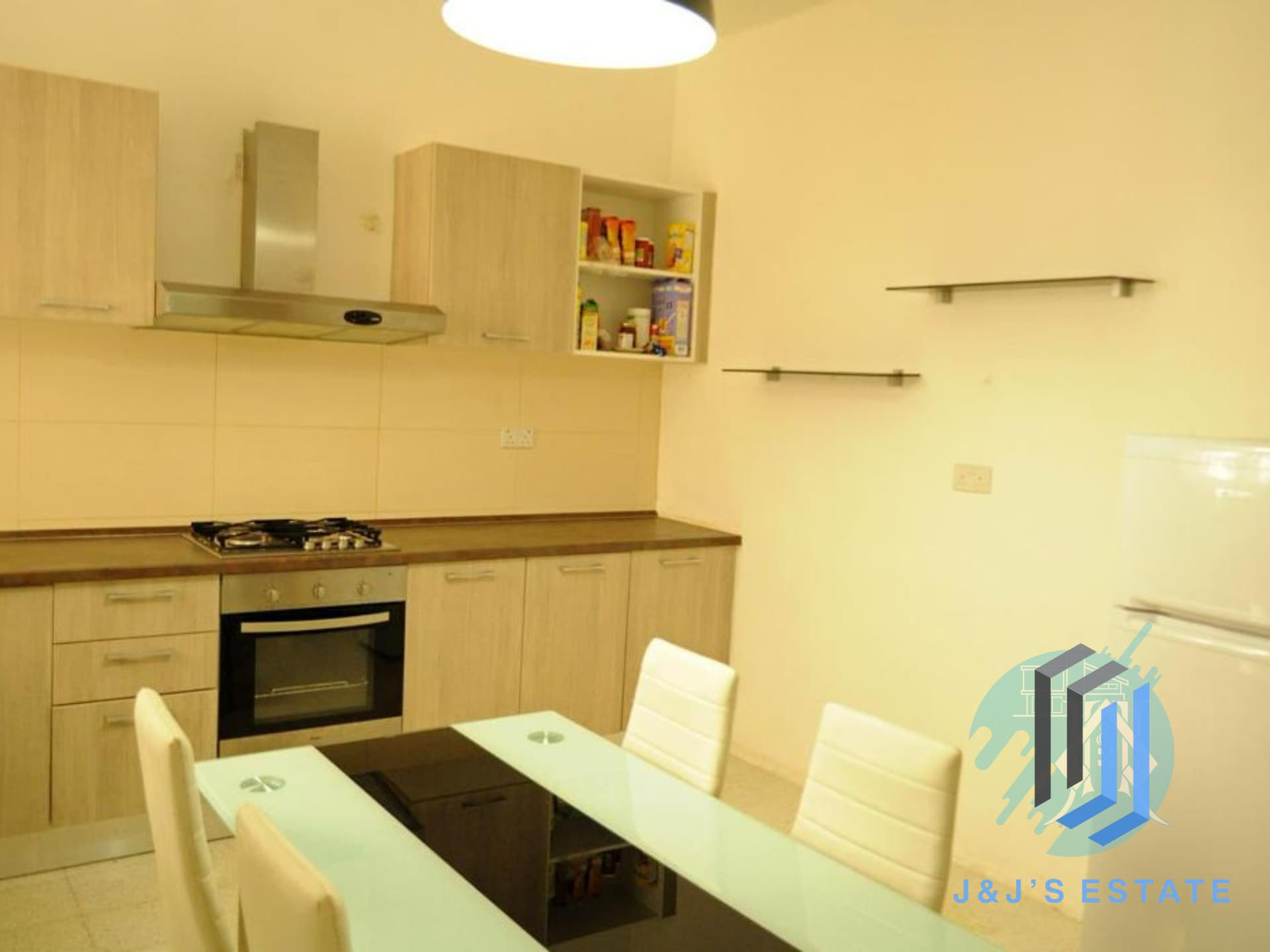 Spacious 3-Bedroom Apartment in Birkirkara · 3