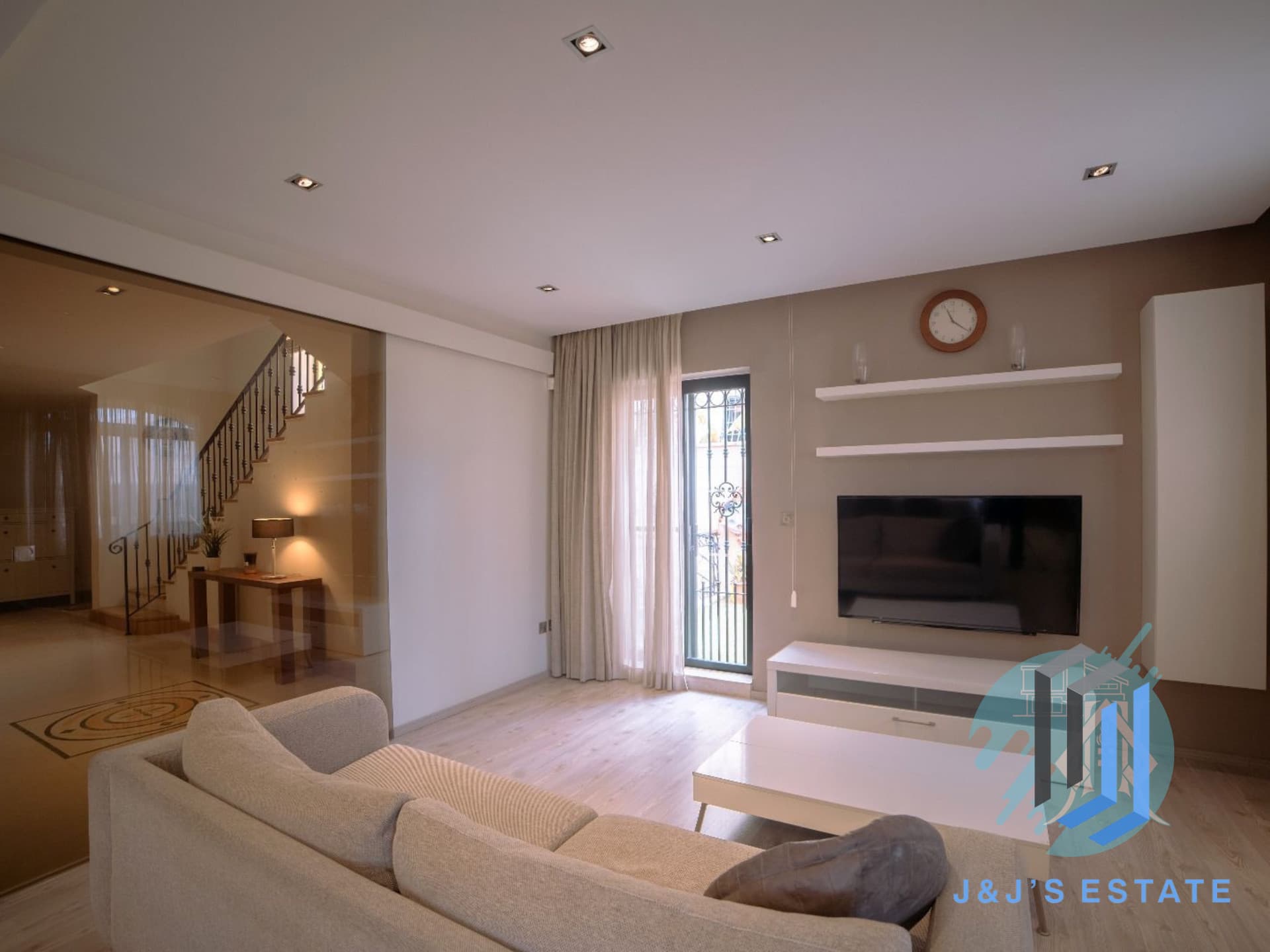Elegant Semi-Detached Home in Ibragg · 4
