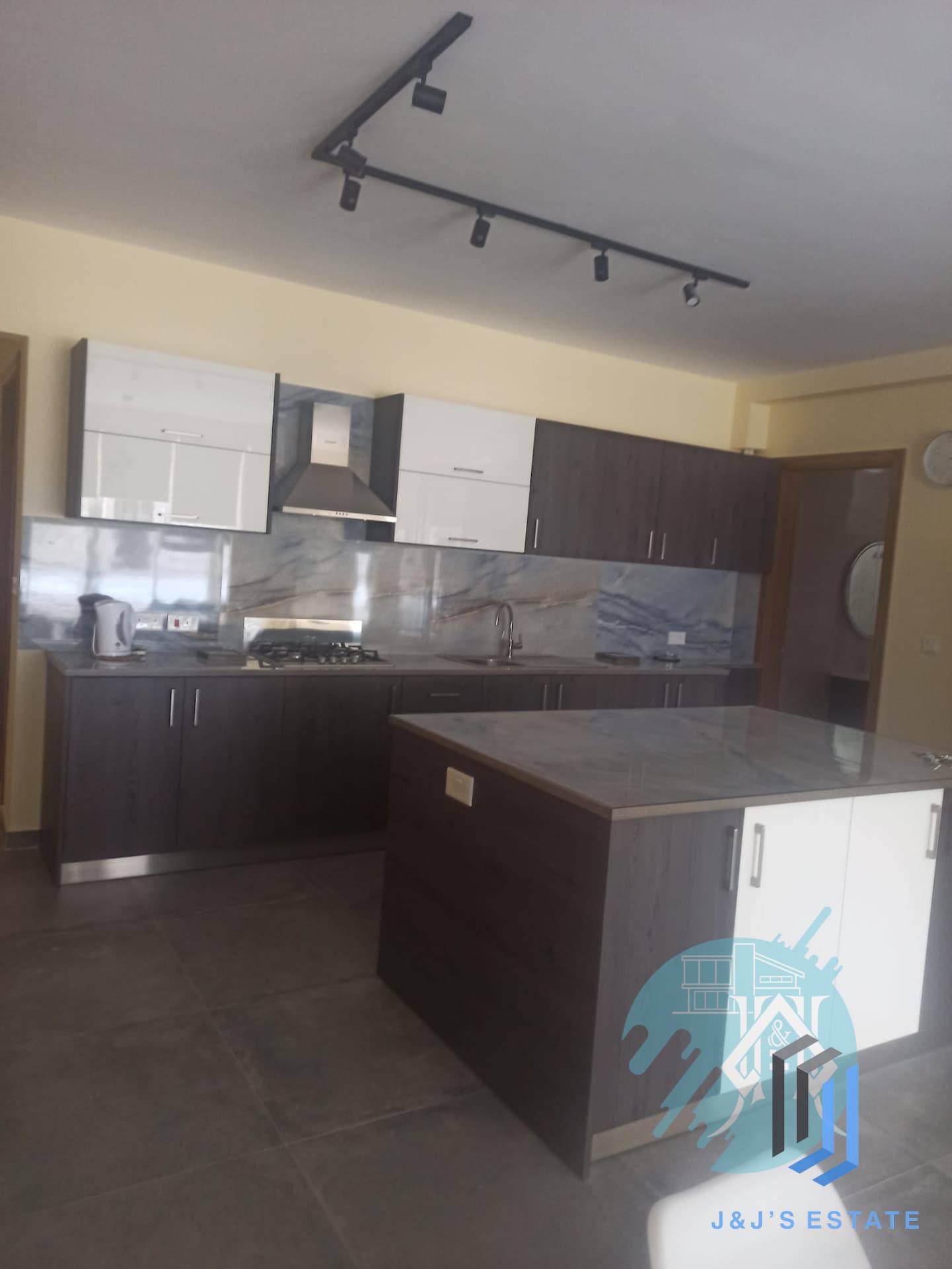 Charming 3-Bedroom Apartment in San Gwann · 6