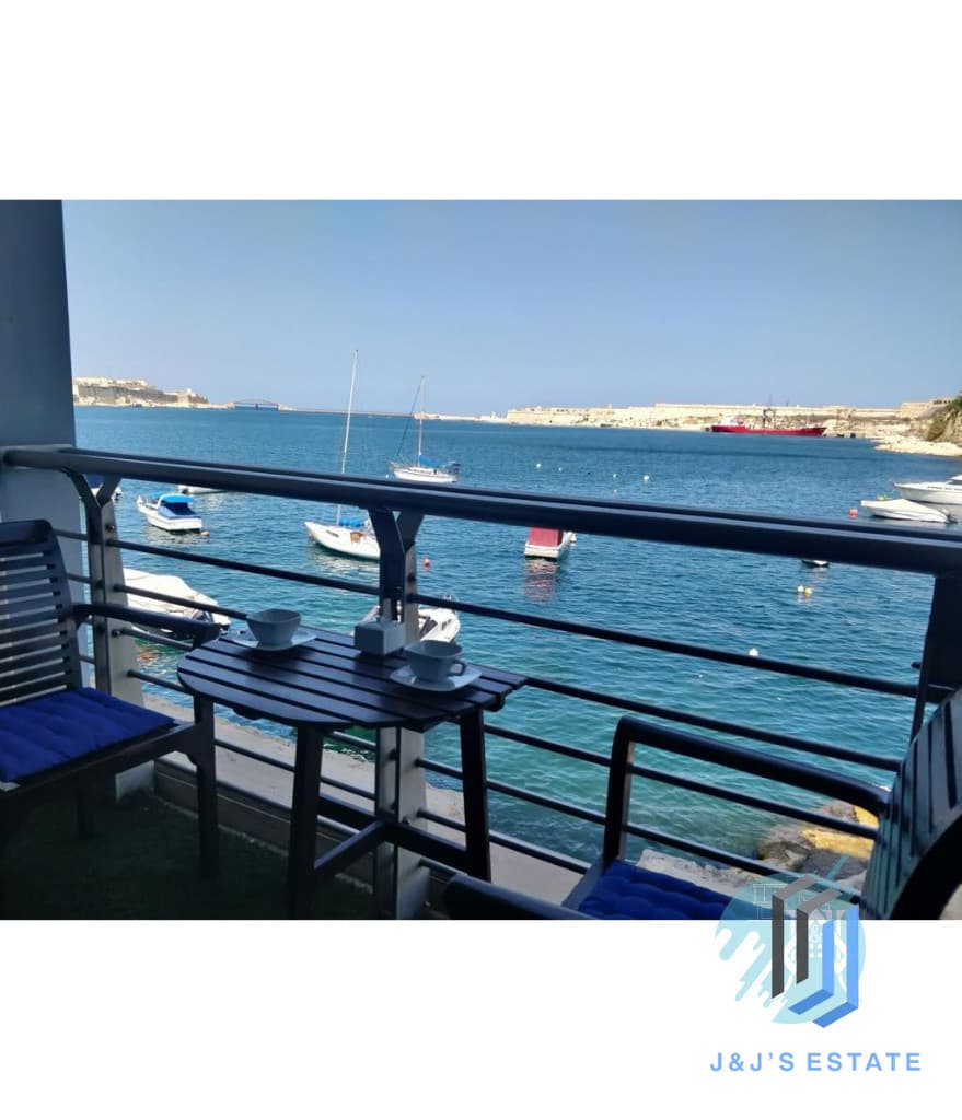 Modern Sea-Front Apartment in Birgu · 6