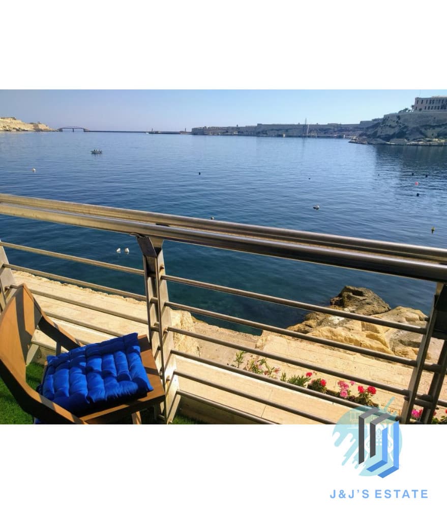 Modern Sea-Front Apartment in Birgu · 7