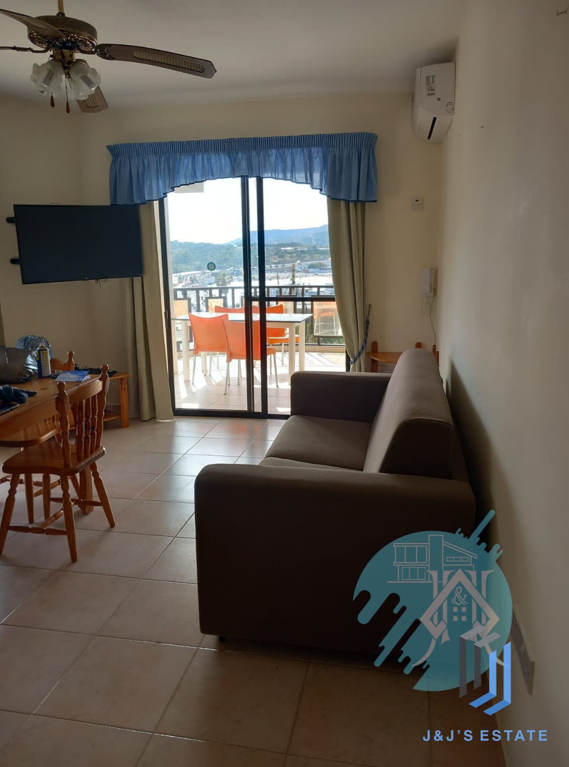 Charming 2-Bedroom Apartment with Sea View in Mellieħa · 2