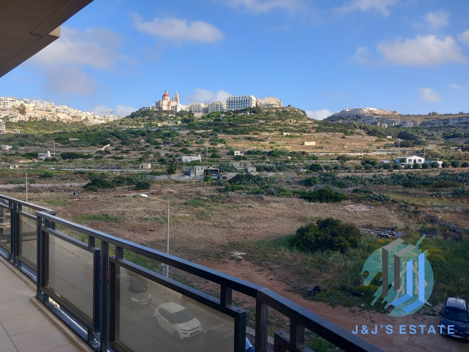 Charming 2-Bedroom Apartment with Sea View in Mellieħa · 4