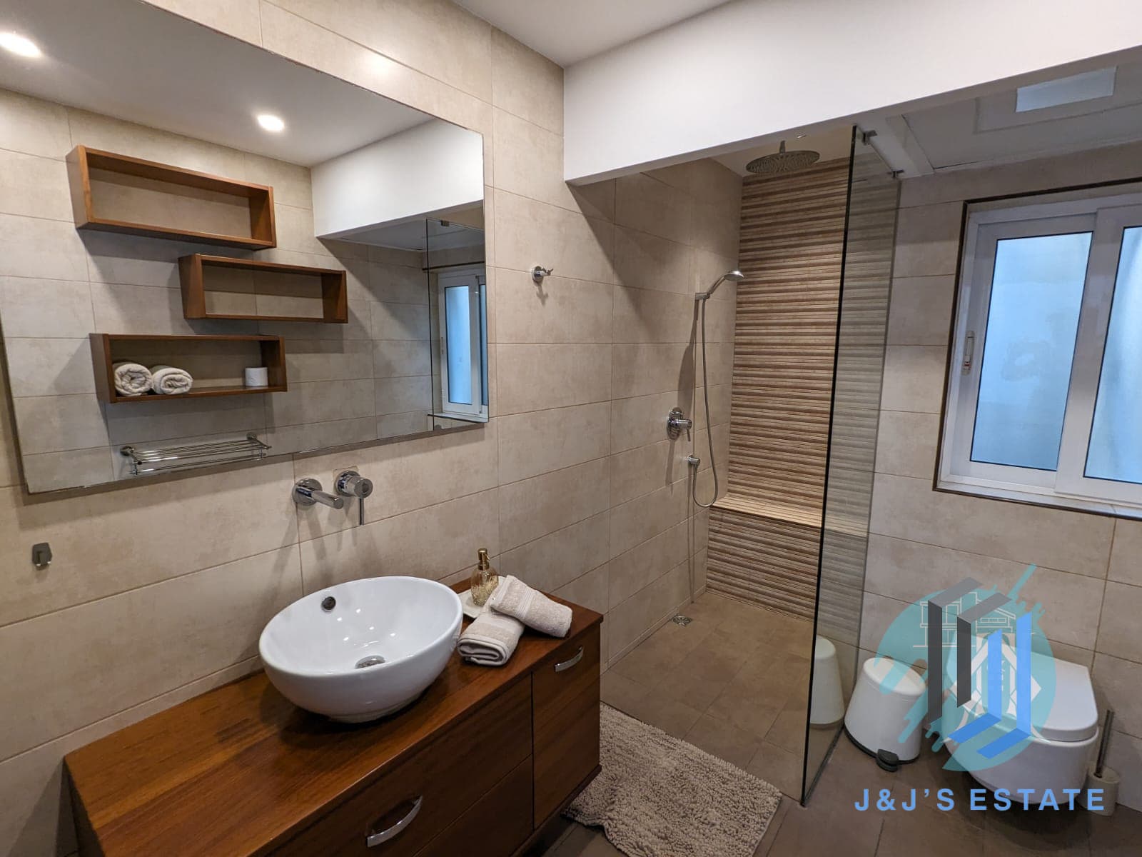 Modern 2-Bedroom Penthouse for Rent in Sliema · 4