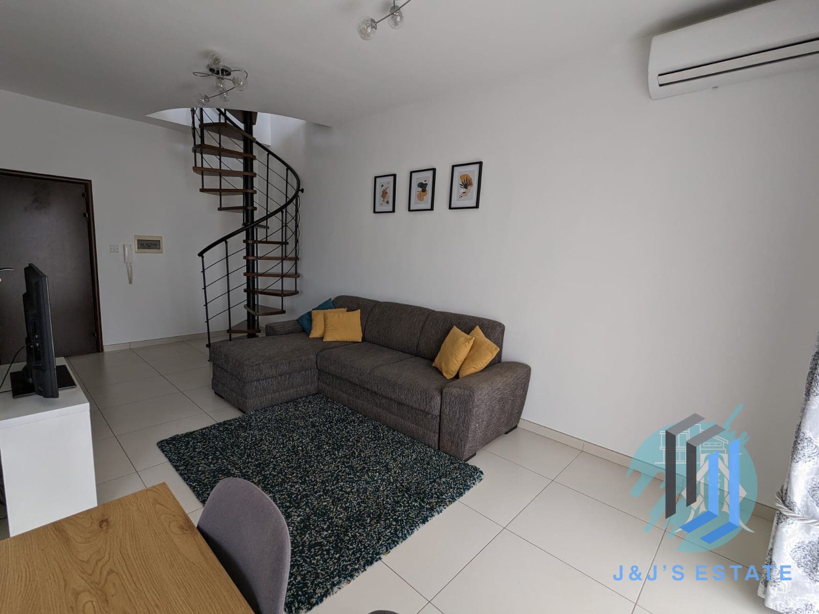 Modern 2-Bedroom Penthouse for Rent in Sliema · 5