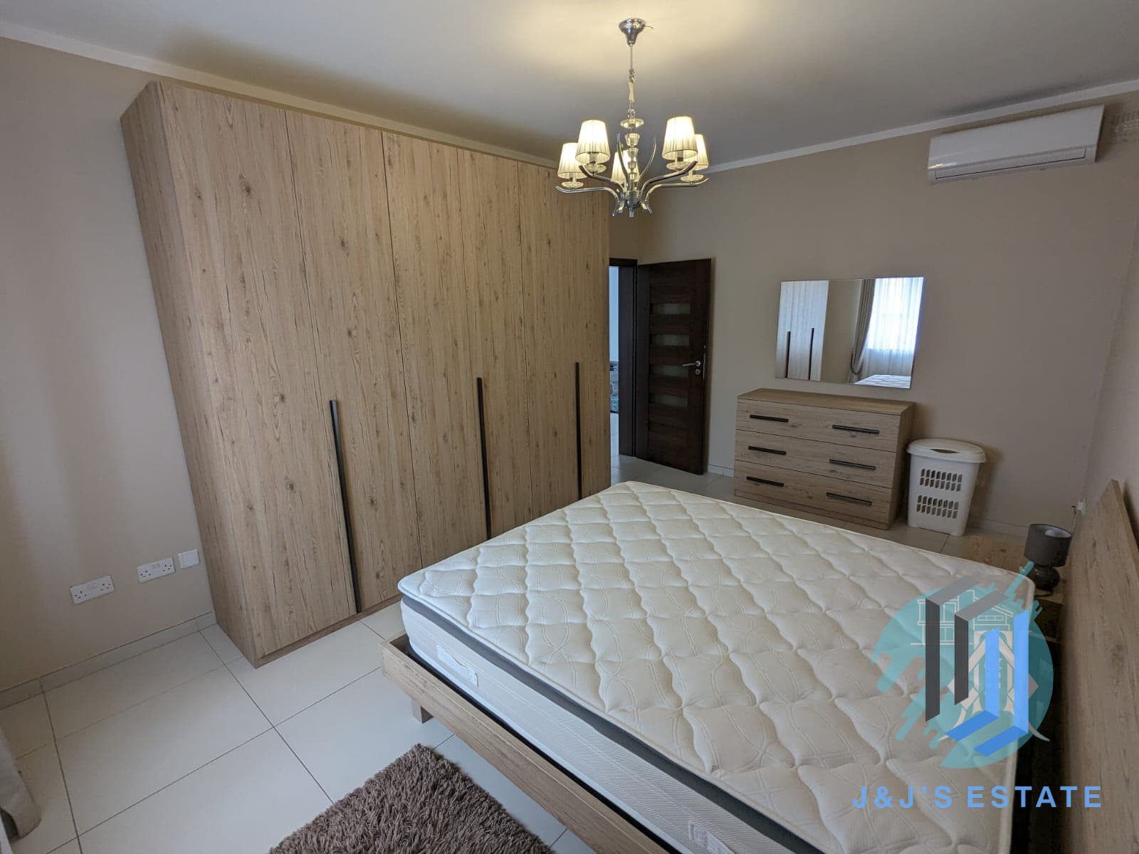 Modern 2-Bedroom Penthouse for Rent in Sliema · 6