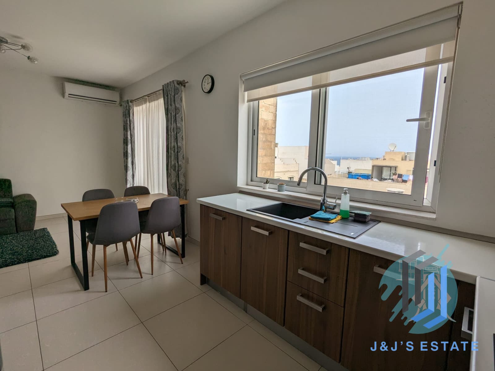 Modern 2-Bedroom Penthouse for Rent in Sliema · 8