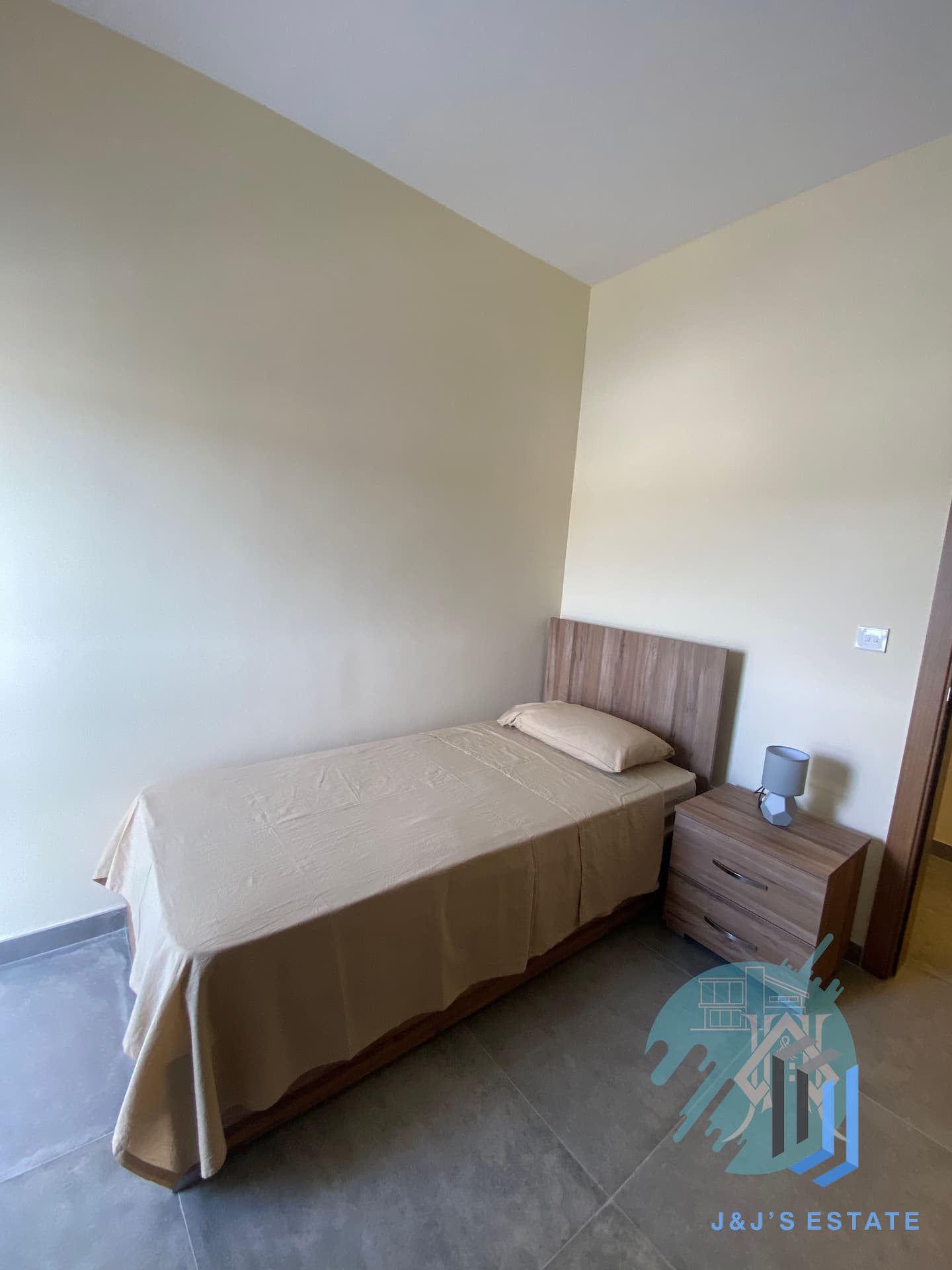 Modern 3-Bedroom Apartment in San Ġwann · 4
