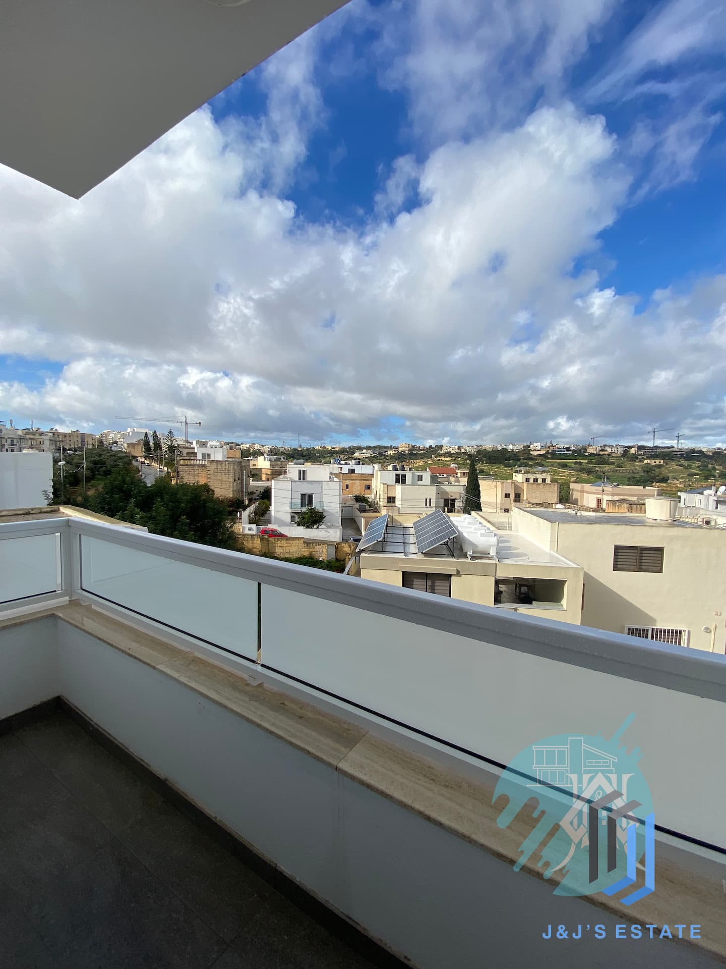 Modern 3-Bedroom Apartment in San Ġwann · 9