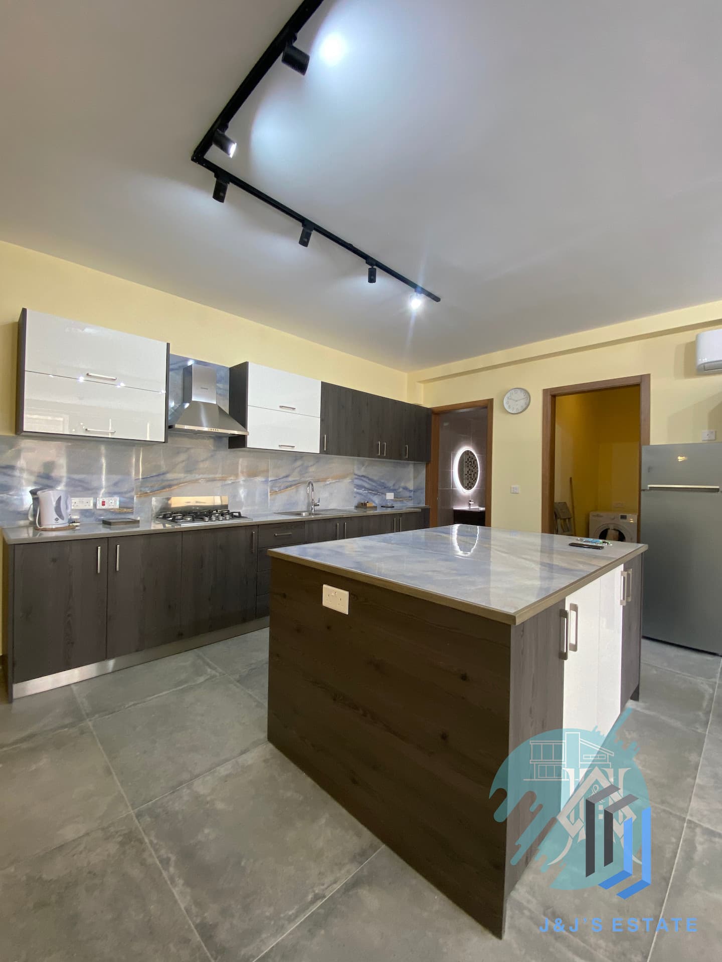 Modern 3-Bedroom Apartment in San Ġwann · 12