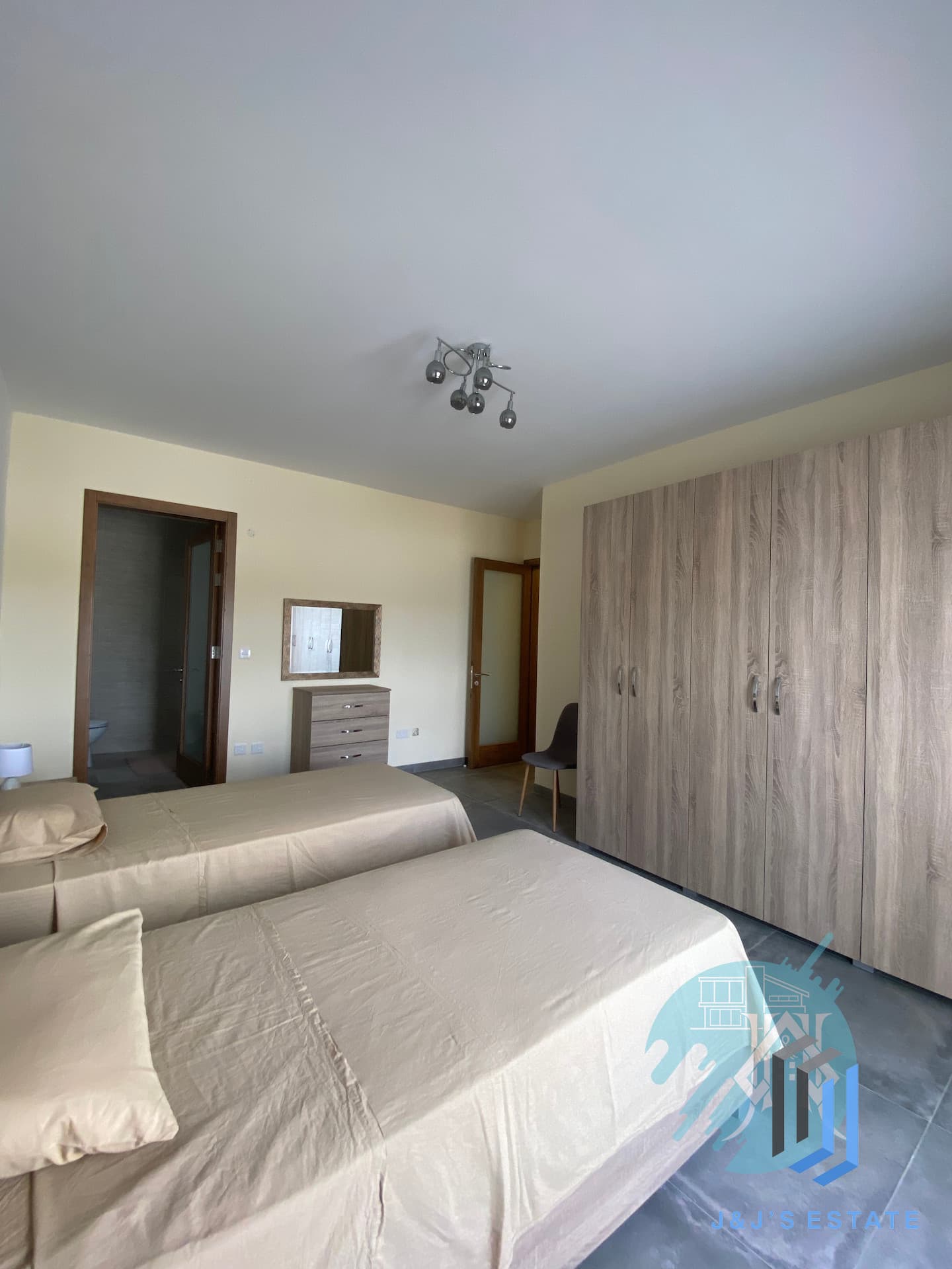 Modern 3-Bedroom Apartment in San Ġwann · 13