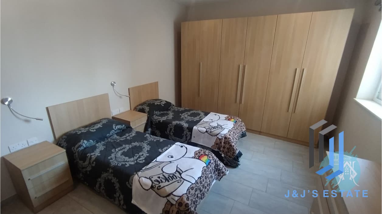 Modern 3-Bedroom Top Floor Apartment in Zurrieq · 6