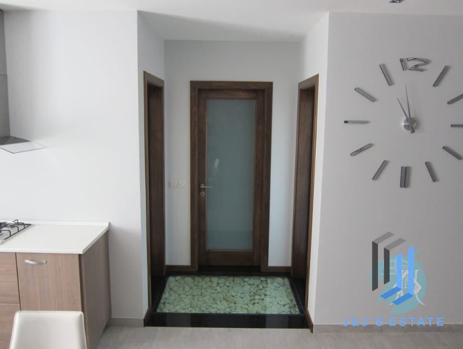 Modern 3-Bedroom Top Floor Apartment in Zurrieq · 8