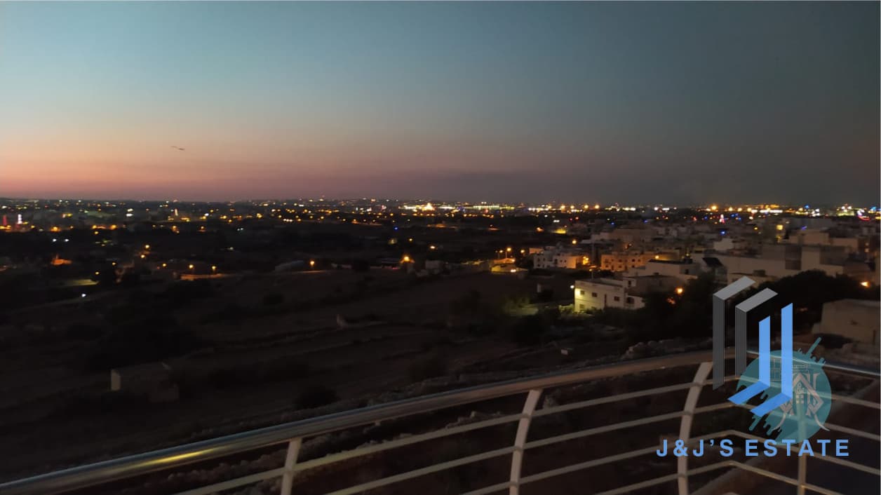 Modern 3-Bedroom Top Floor Apartment in Zurrieq · 16