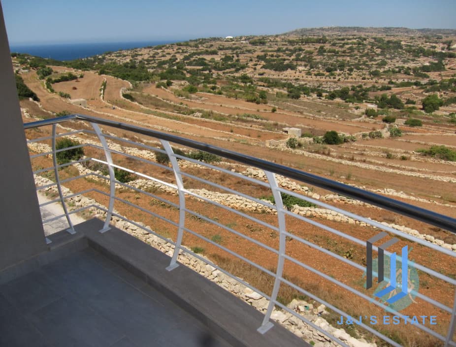 Modern 3-Bedroom Top Floor Apartment in Zurrieq · 17