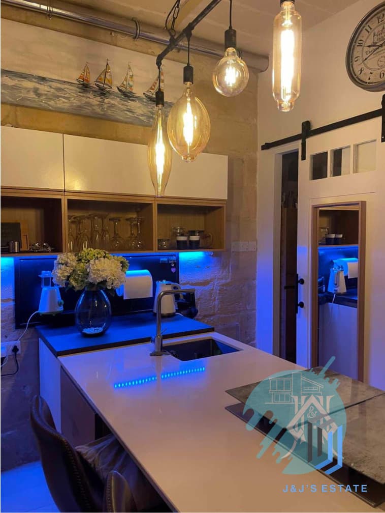 Modern 1-Bedroom Apartment with Mezzanine Office in Bormla · 2