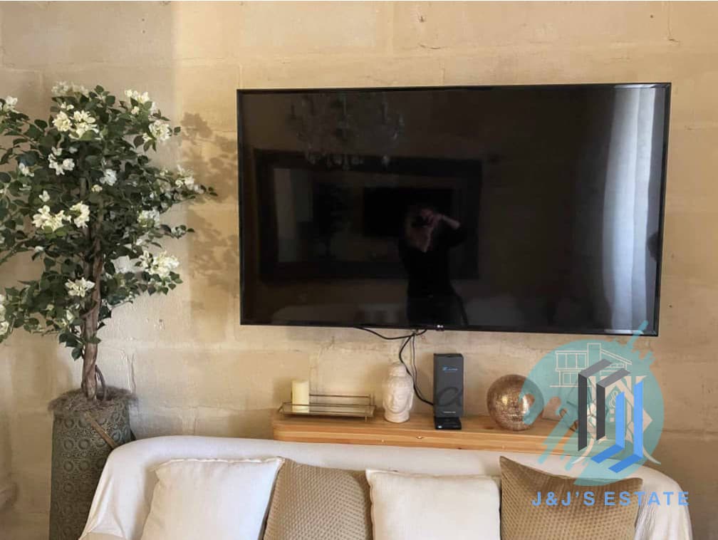 Modern 1-Bedroom Apartment with Mezzanine Office in Bormla · 8