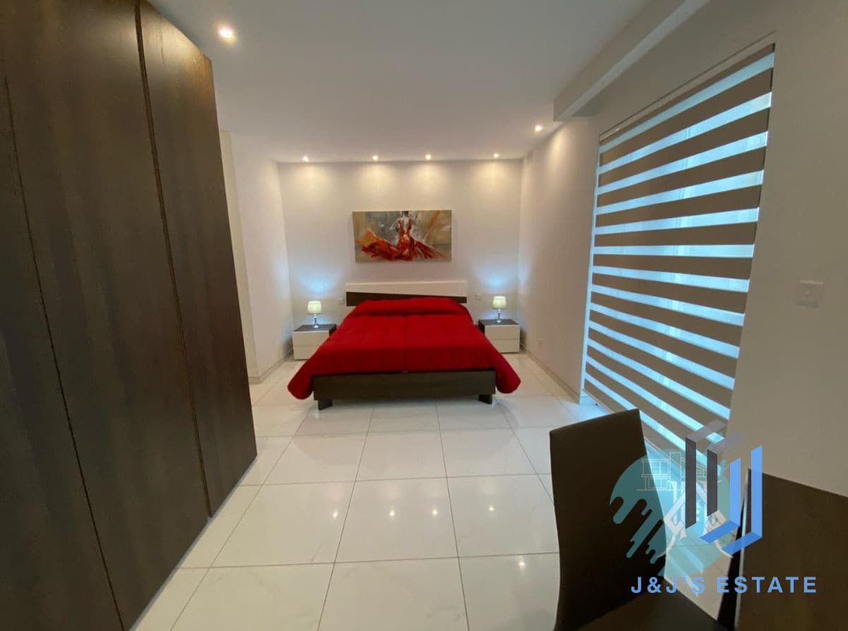 Contemporary 3-Bedroom Apartment in Swatar · 5