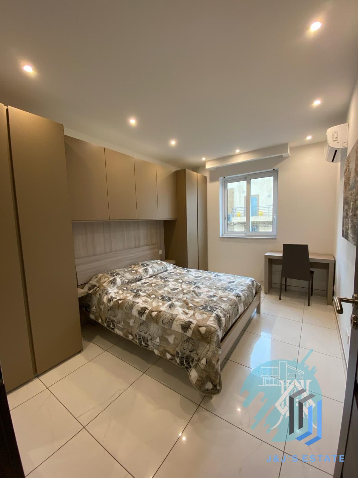 Contemporary 3-Bedroom Apartment in Swatar · 8