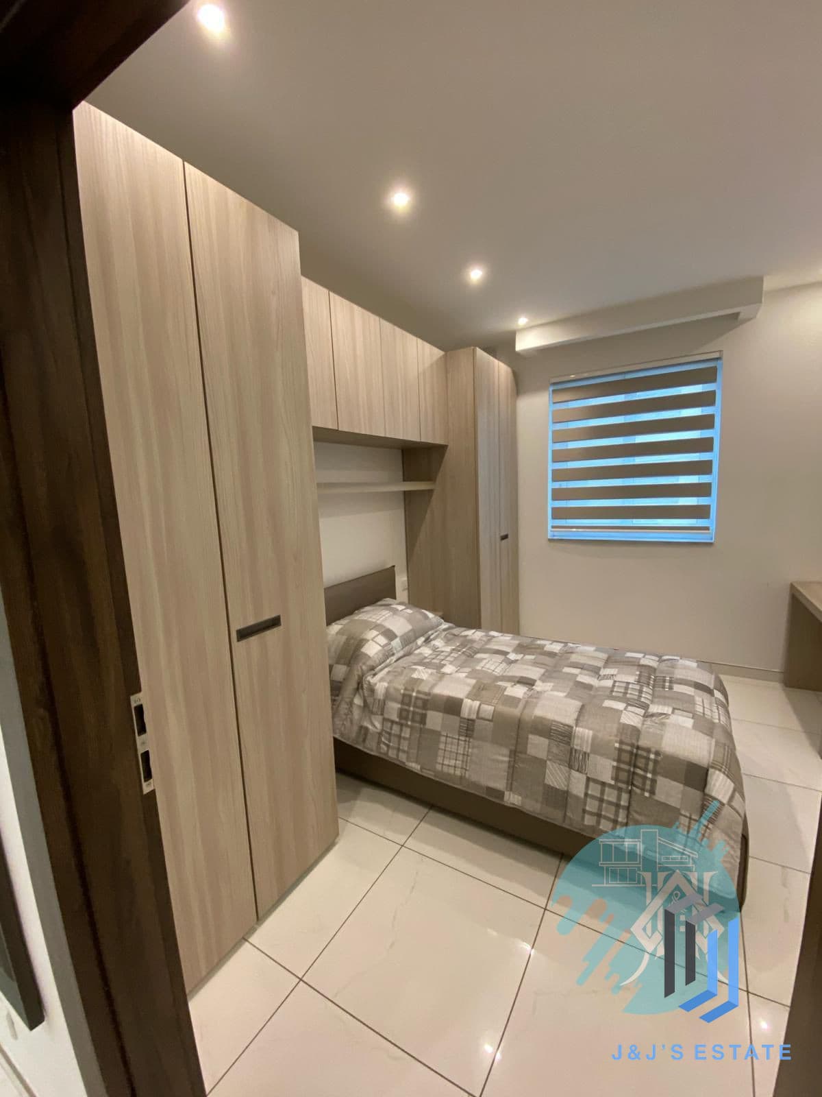 Contemporary 3-Bedroom Apartment in Swatar · 10