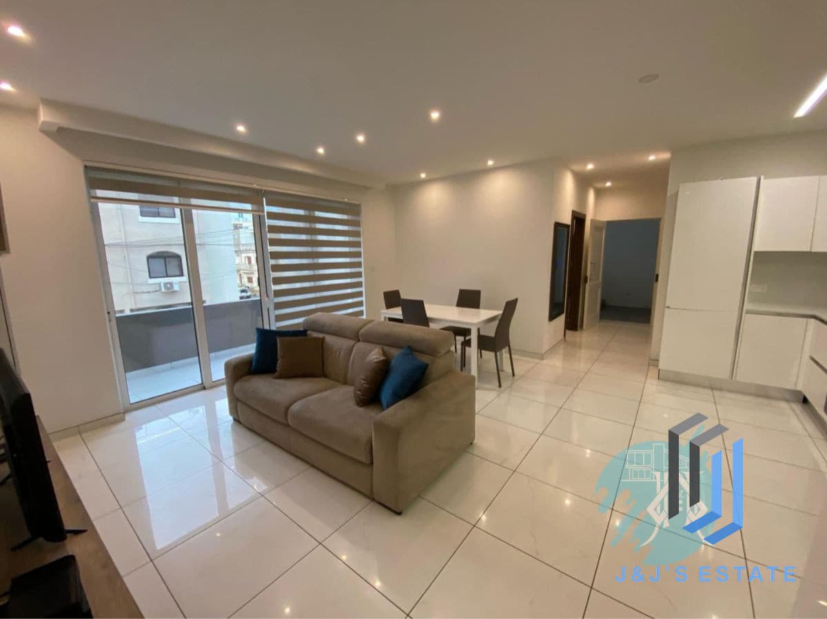 Contemporary 3-Bedroom Apartment in Swatar · 11