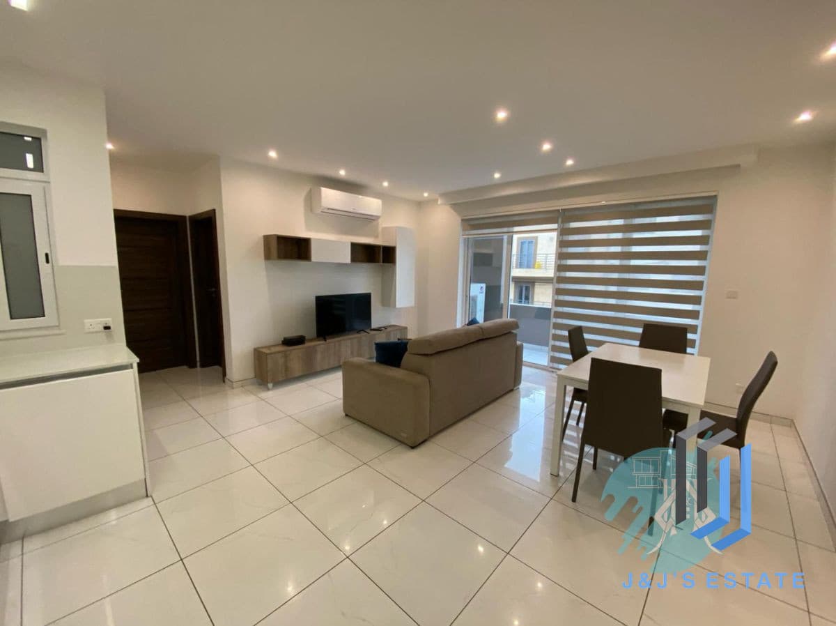 Contemporary 3-Bedroom Apartment in Swatar · 12