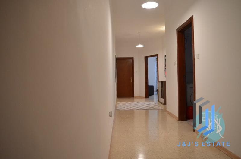 Spacious 4-Bedroom Apartment in San Gwann · 2
