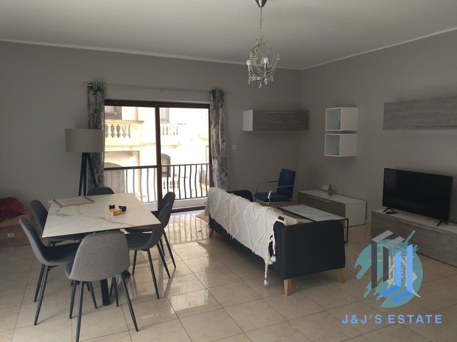 Luxurious 3-Bedroom Apartment in Sliema with Sea Views · 7