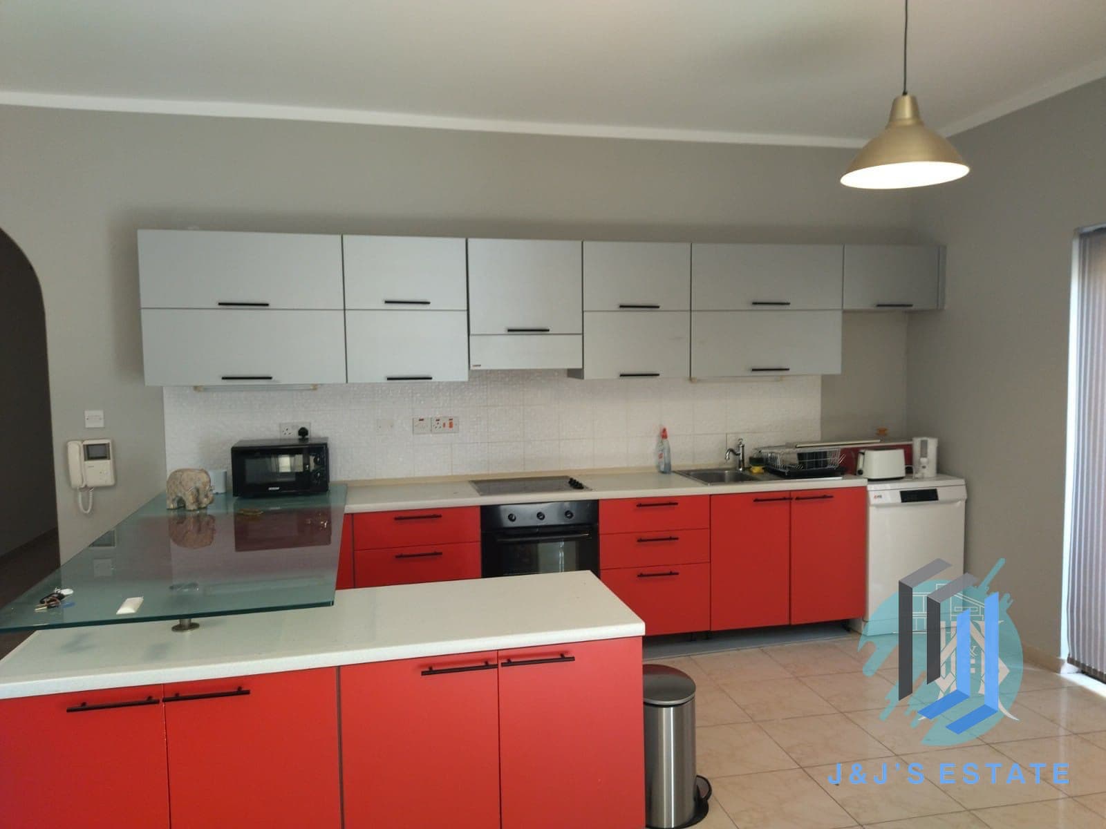 Luxurious 3-Bedroom Apartment in Sliema with Sea Views · 9