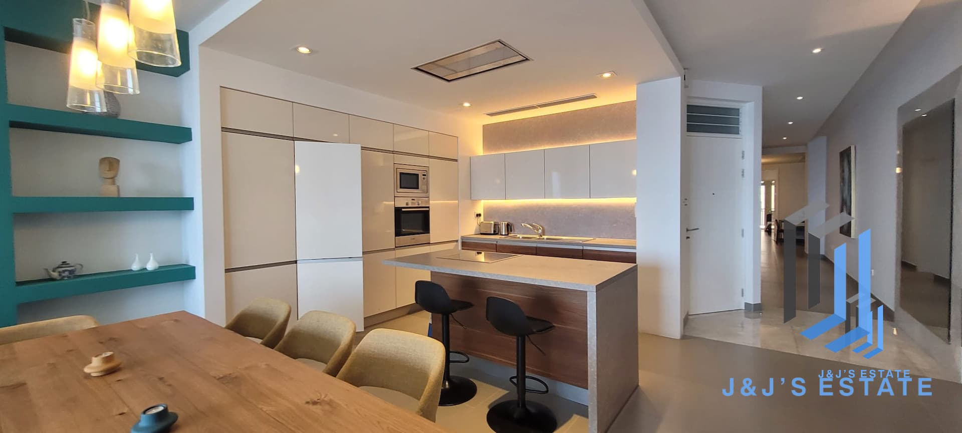 Luxurious Sea Front Apartment for Rent in Sliema · 1