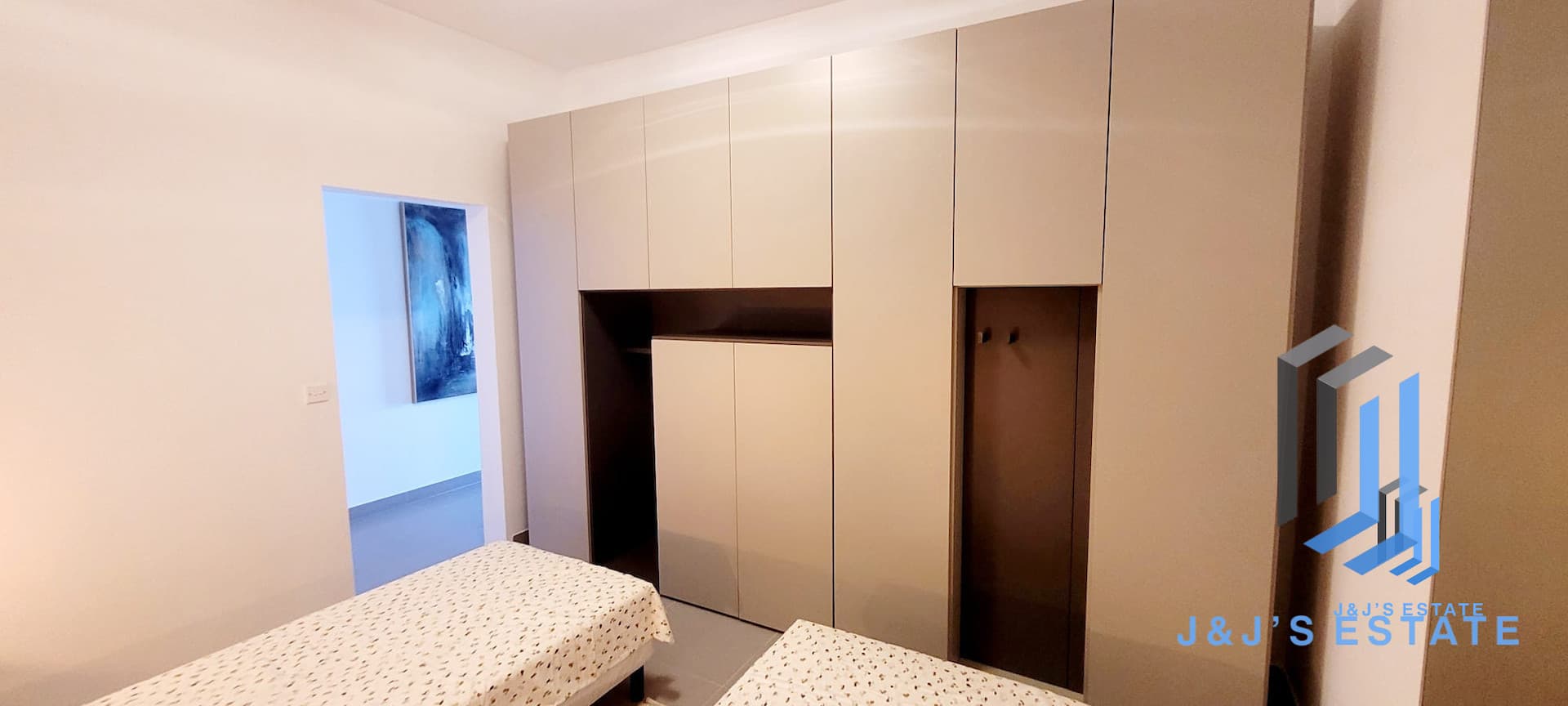 Luxurious Sea Front Apartment for Rent in Sliema · 4