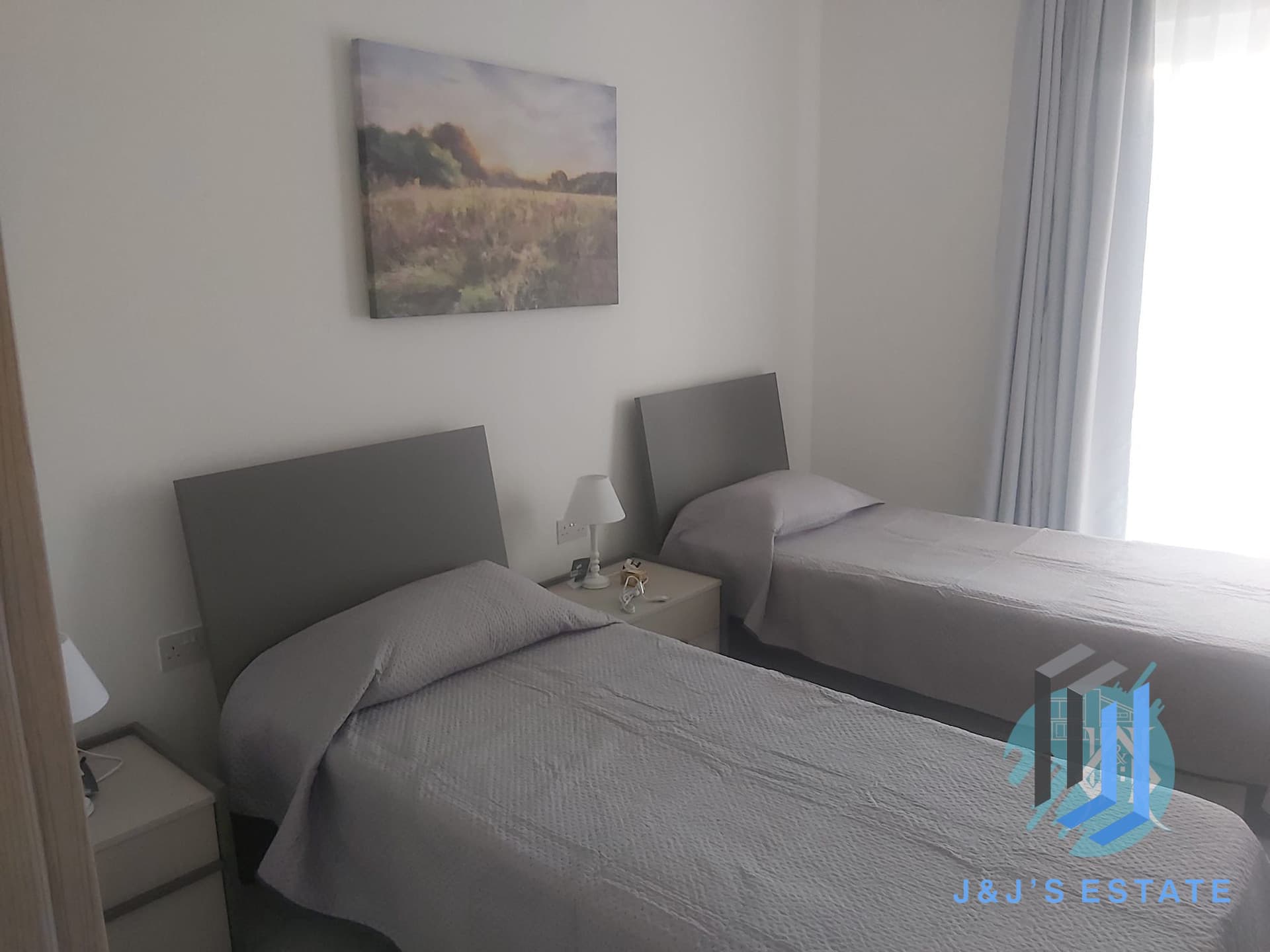 Modern 2-Bedroom Apartment in Iklin - Perfect for 4 People · 2