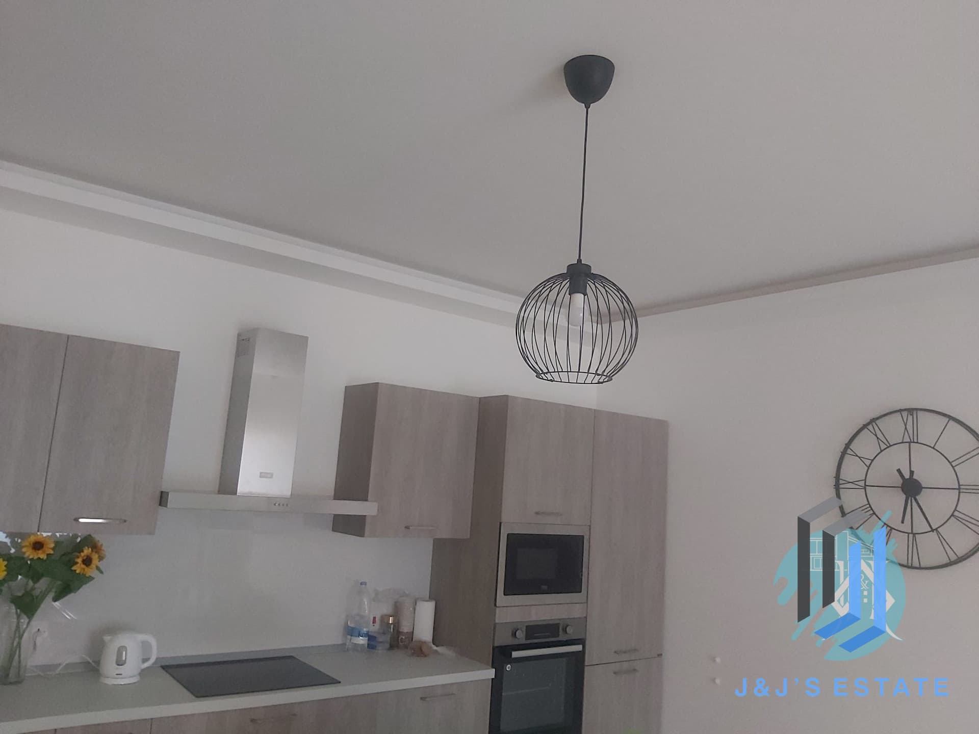 Modern 2-Bedroom Apartment in Iklin - Perfect for 4 People · 3