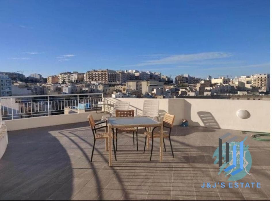Luxurious 1-Bedroom Duplex Penthouse in Msida · 2