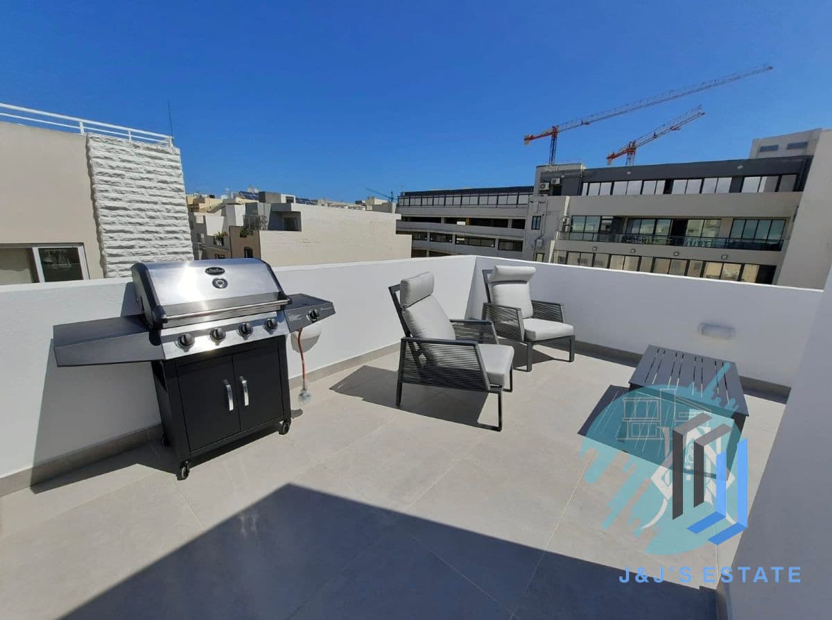 Spacious 3-Bedroom Duplex Penthouse in Sliema