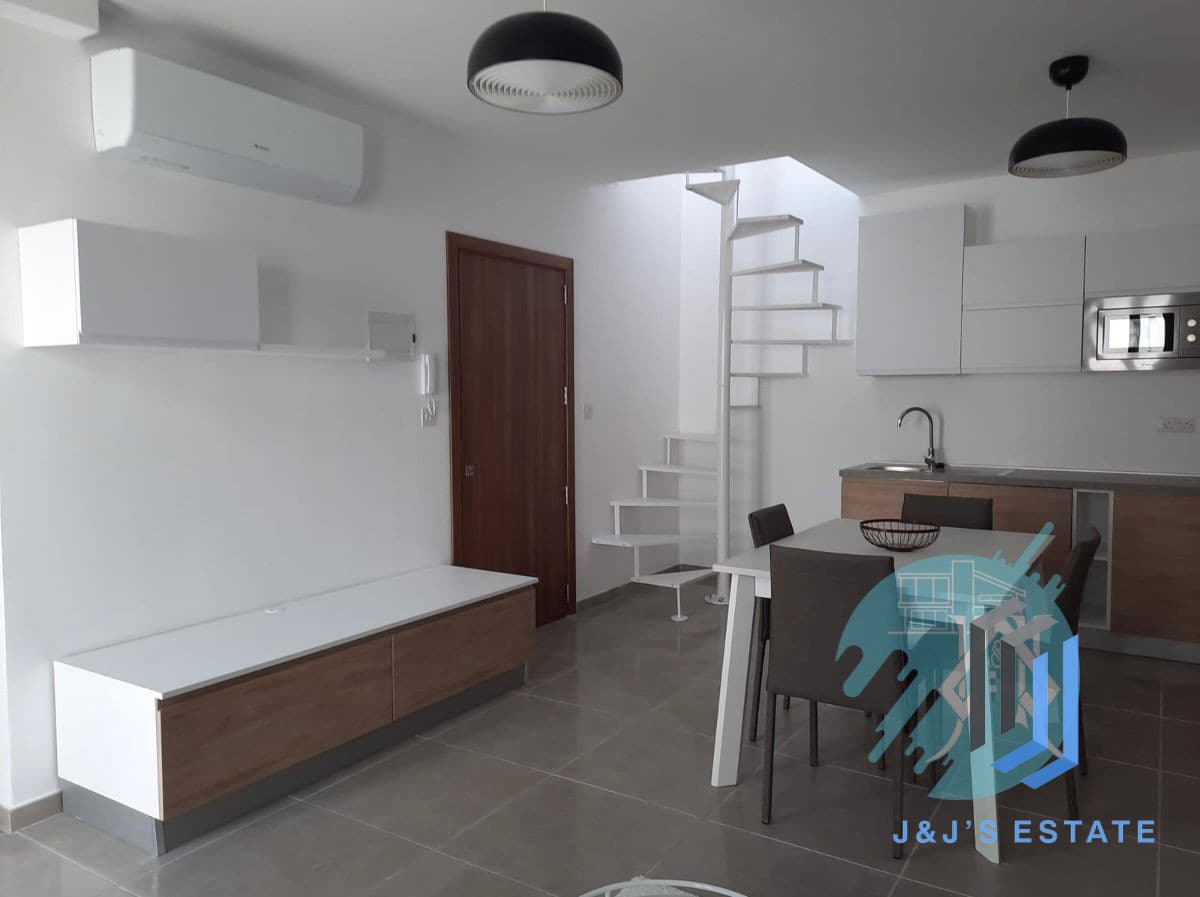 Spacious 3-Bedroom Duplex Penthouse in Sliema · 3