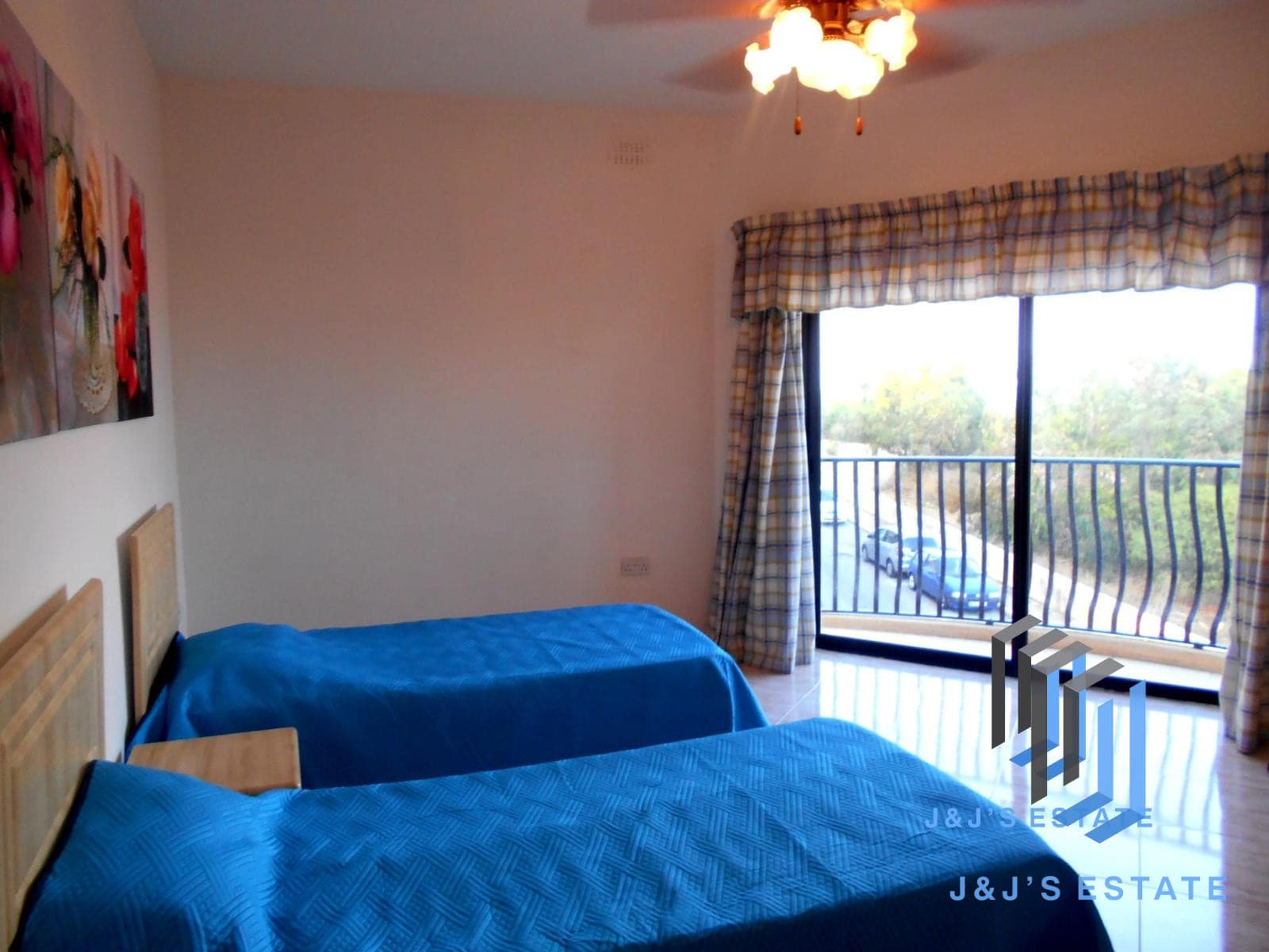 Contemporary 3-Bedroom Apartment in Marsaskala with Sea Views · 5