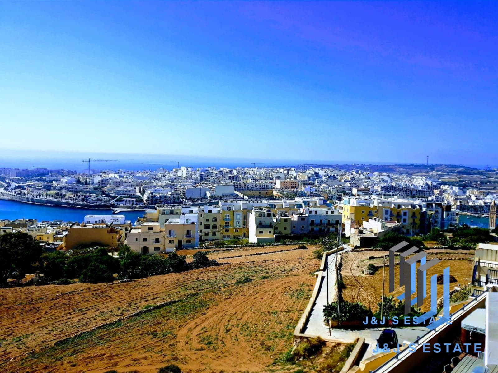 Contemporary 3-Bedroom Apartment in Marsaskala with Sea Views · 4
