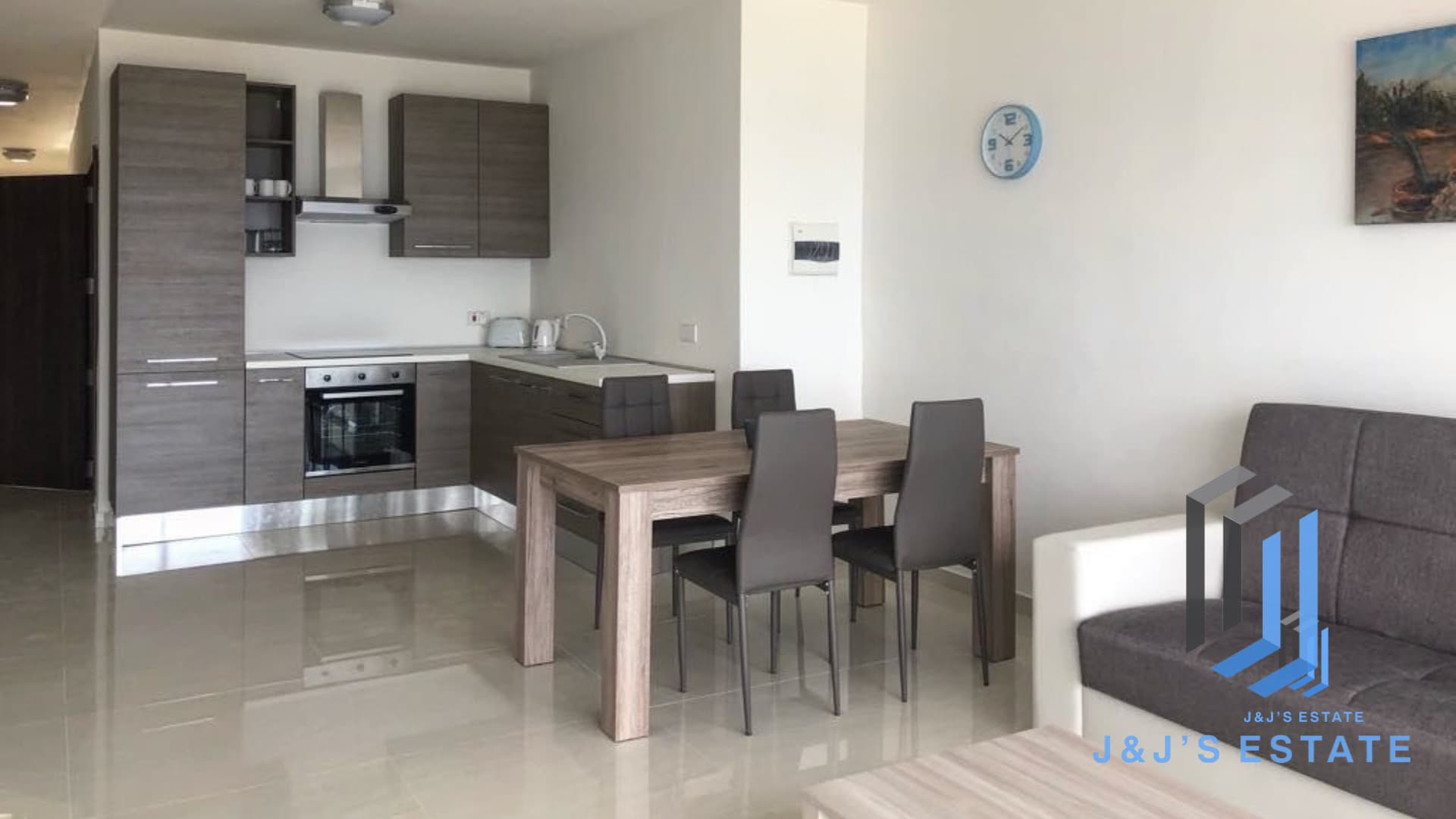 Sea-Front 2-Bedroom Apartment in Xgħajra