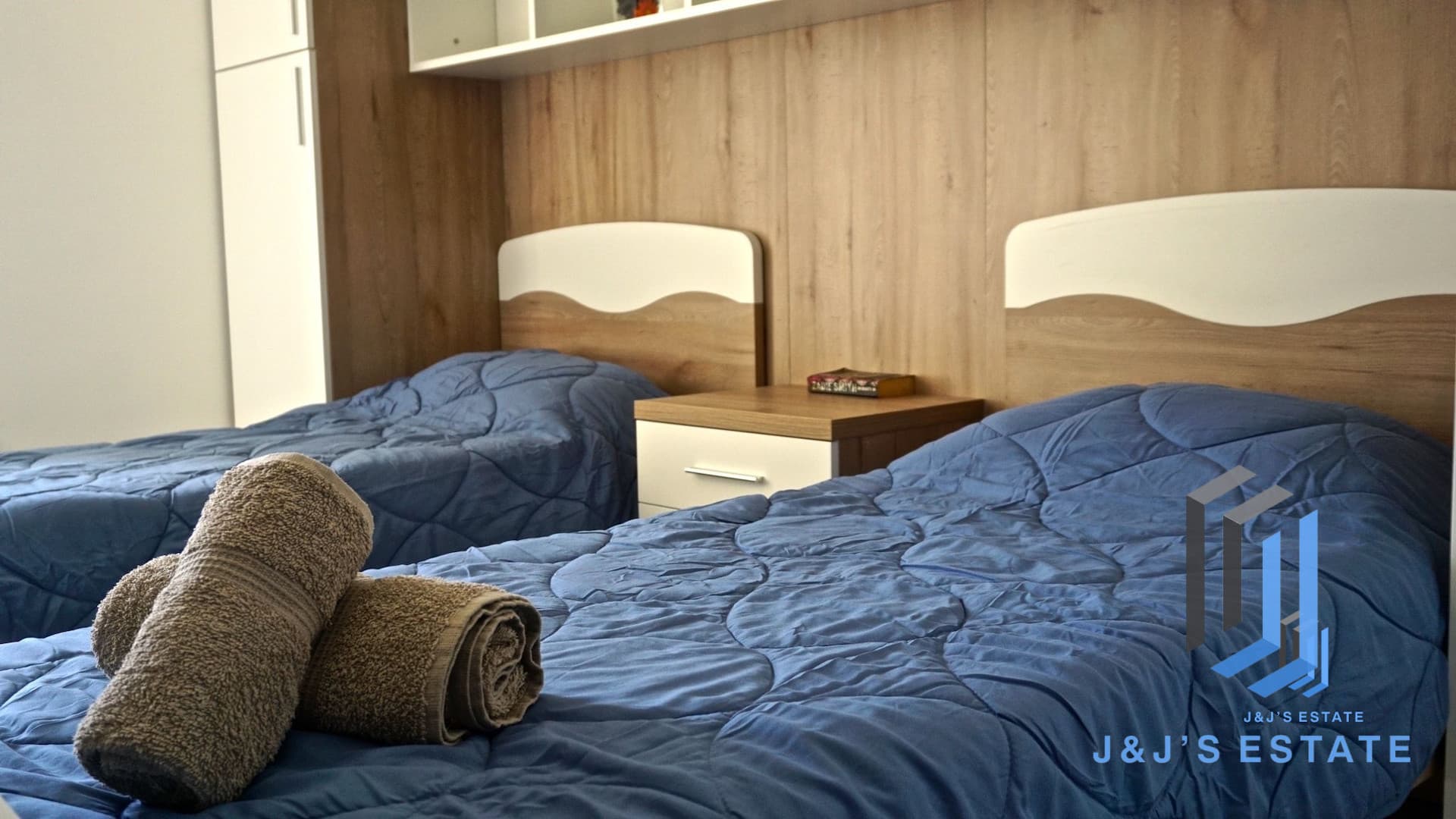 Sea-Front 2-Bedroom Apartment in Xgħajra · 2