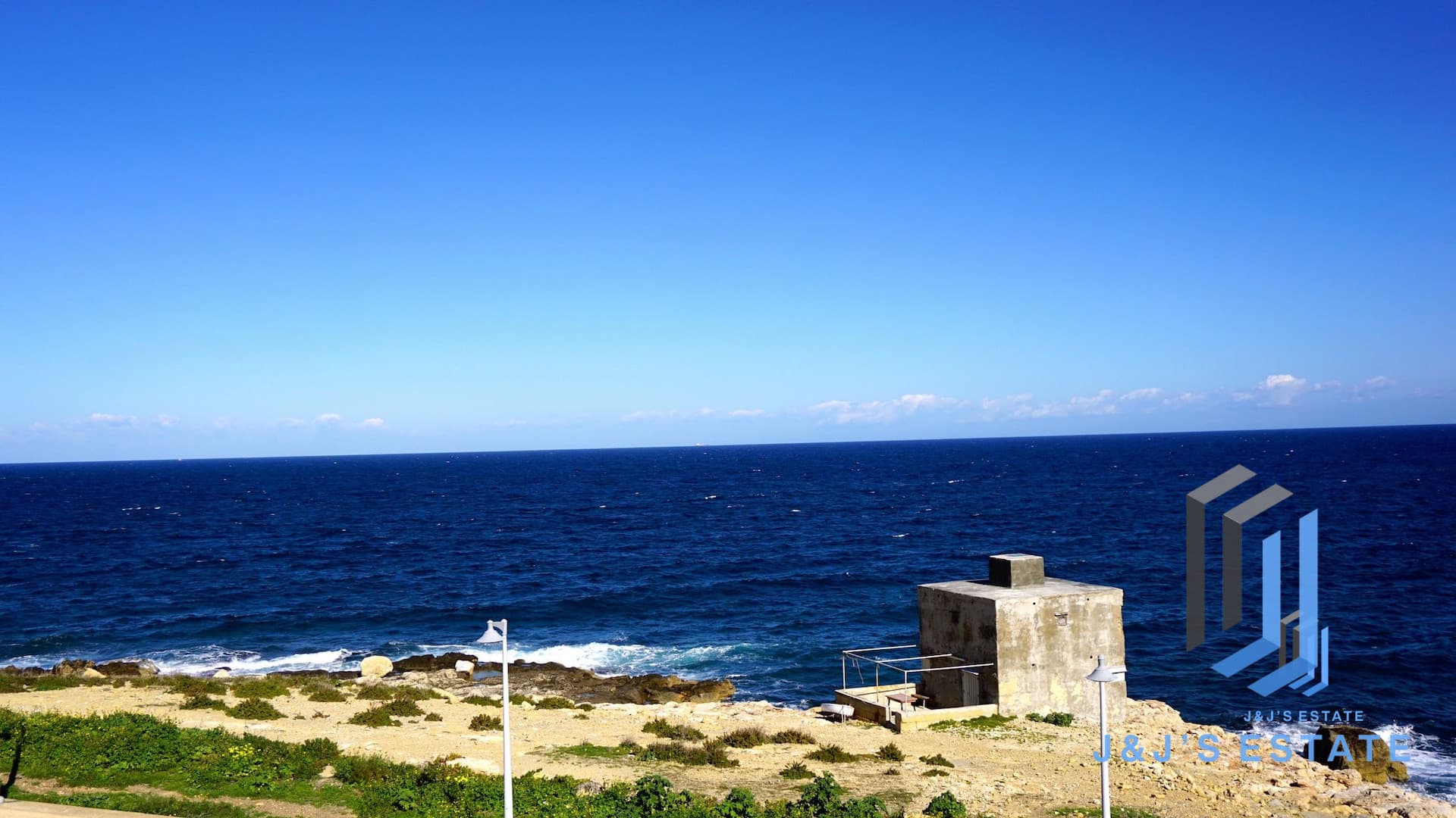 Sea-Front 2-Bedroom Apartment in Xgħajra · 4
