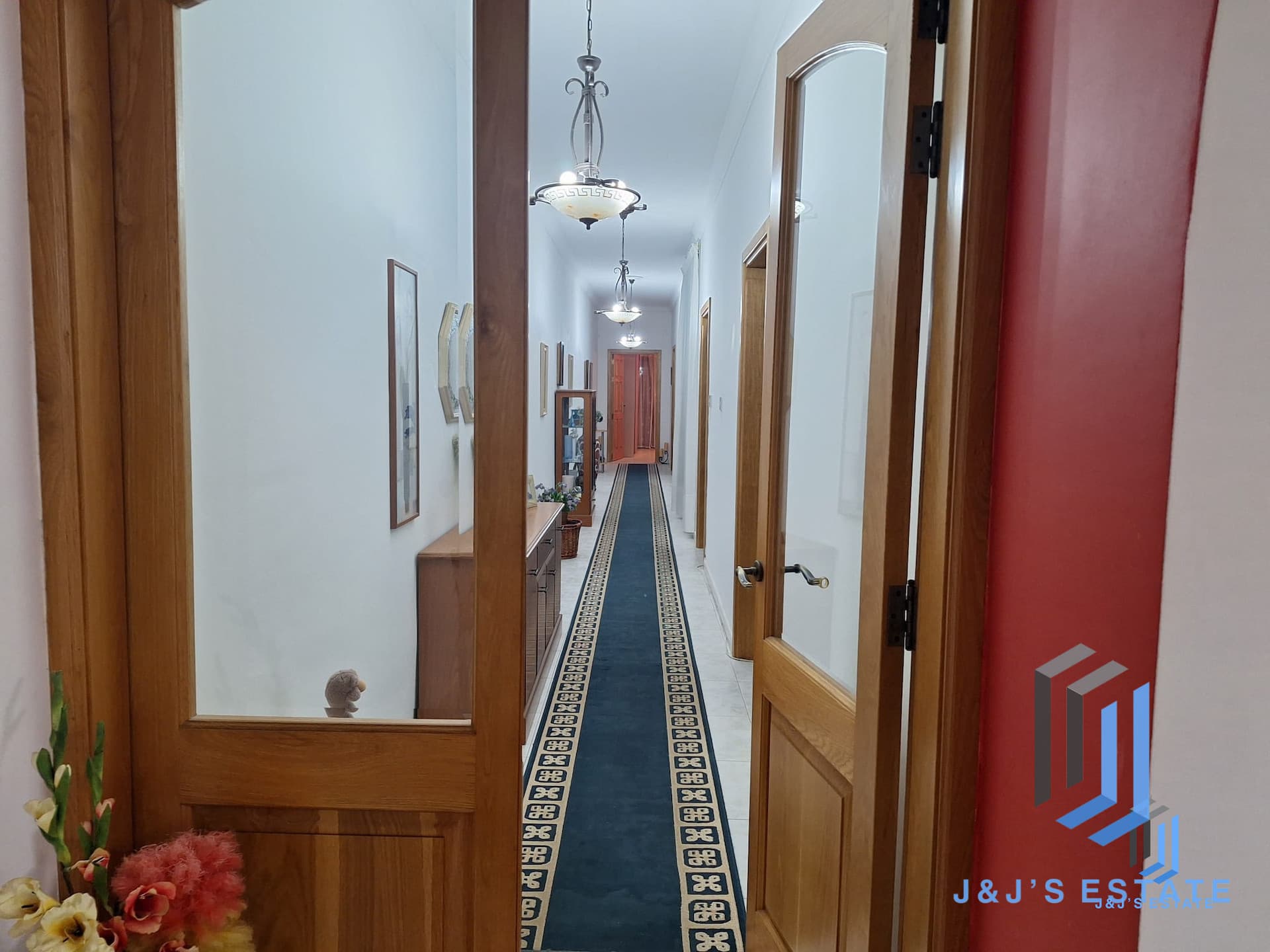 Charming 3-Bedroom Seaside Flat for Rent in Qwara · 1