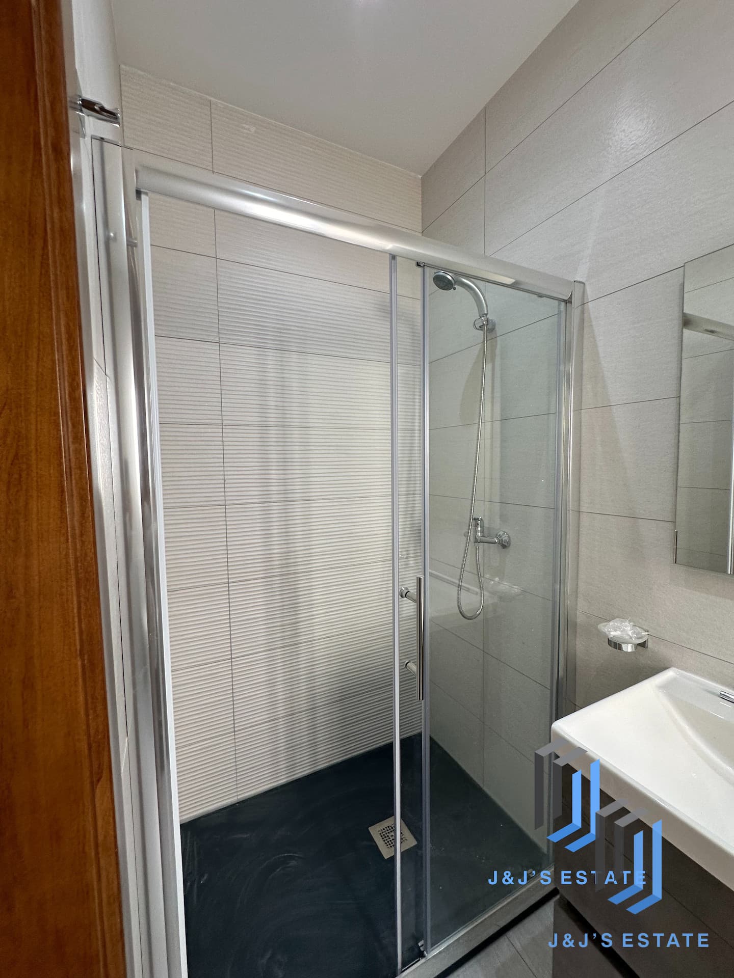 Brand New 2-Bedroom Penthouse in Xghajra - Sea Views · 7