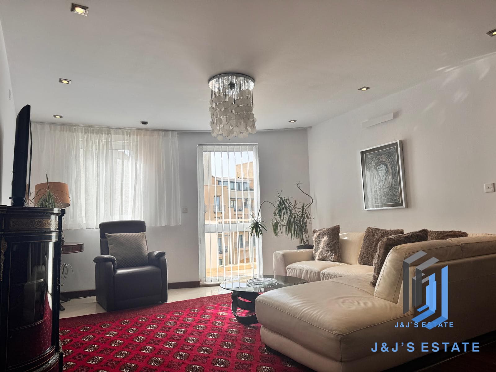 Luxurious 2-Bedroom Apartment in St Julian's · 4