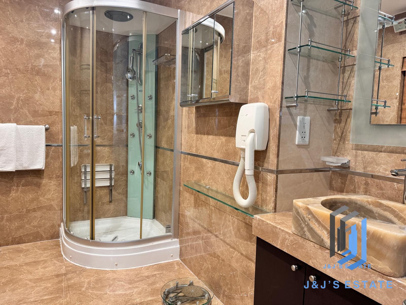 Luxurious 2-Bedroom Apartment in St Julian's · 7